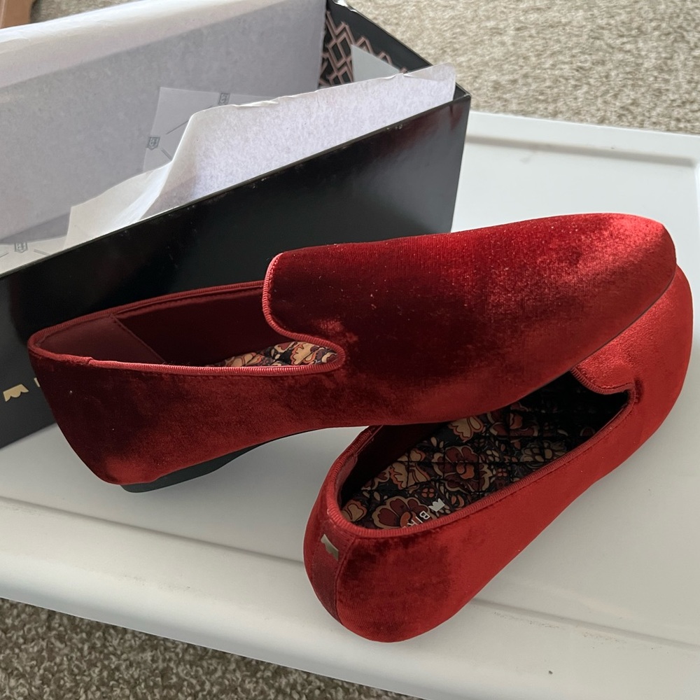 NWT the Starling Birdies in Crimson size 9